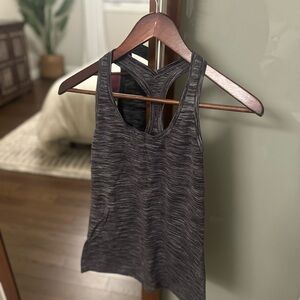 Lululemon tank size 6